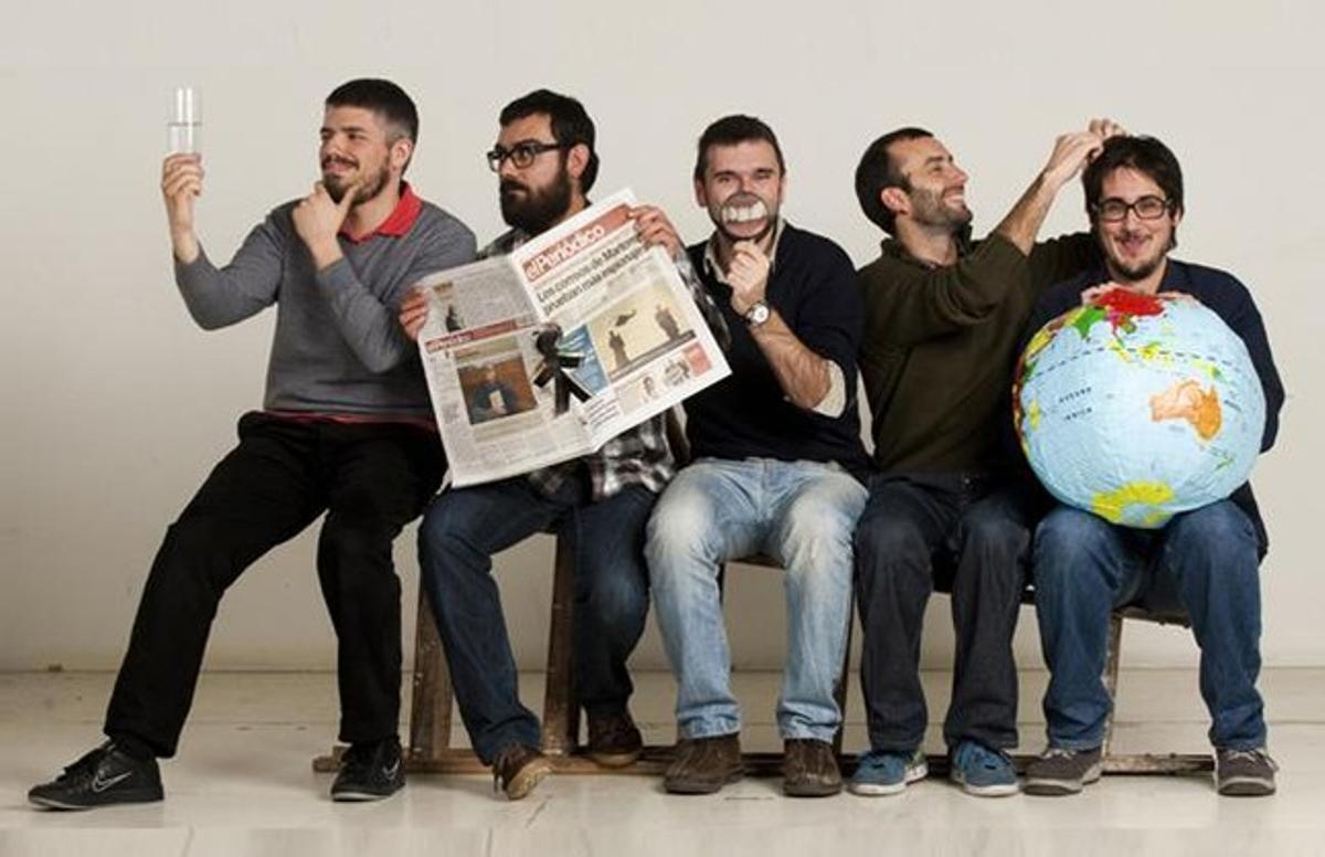 D’esquerra a dreta, els guionistes de l’agència 12monos Oriol Jara, Javier Martín, Roger Rubio, Gerard Florejachs i Tomás Fuentes. La seva fórmula infal·lible per fer riure: Pessigolles, responen. D’esquerra a dreta, els guionistes de l’agència 12monos Oriol Jara, Javier Martín, Roger Rubio, Gerard Florejachs i Tomás Fuentes. La seva fórmula infal·lible per fer riure: Pessigolles, responen.