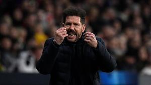 Simeone gesticula durante el partido de Champions contra el CSKA.