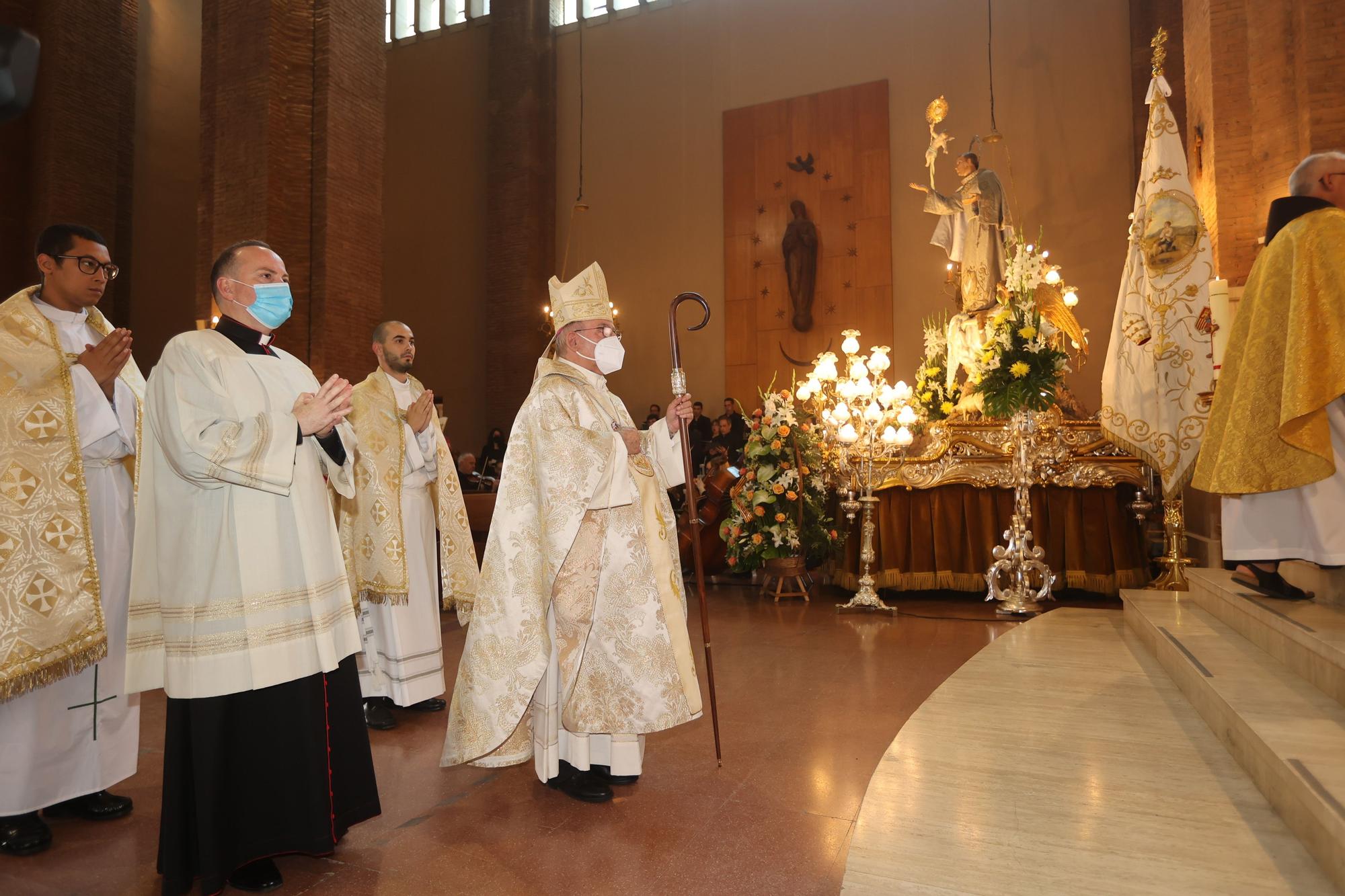 Las imágenes de la misa y la procesión del día de Sant Pasqual en Vila-real