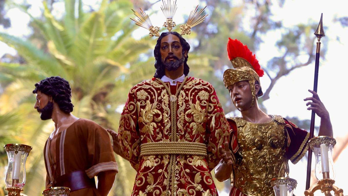 Nuestro Padre Jesús de la Sentencia en su estación de penitencia del Lunes Santo.