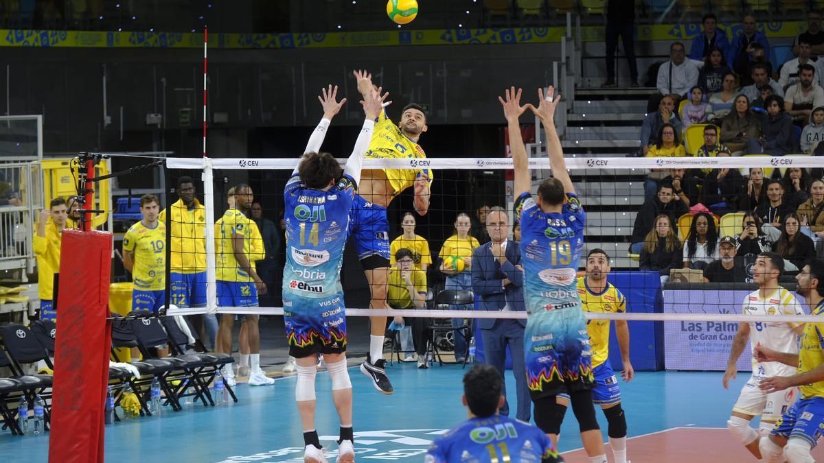 VOLEIBOL:El Guaguas acongoja al campeón del mundo, el Perugia, y suma un punto de oro en la Champions VOLEIBOL:El Guaguas acongoja al campeón del mundo, el Perugia, y suma un punto de oro en la Champions