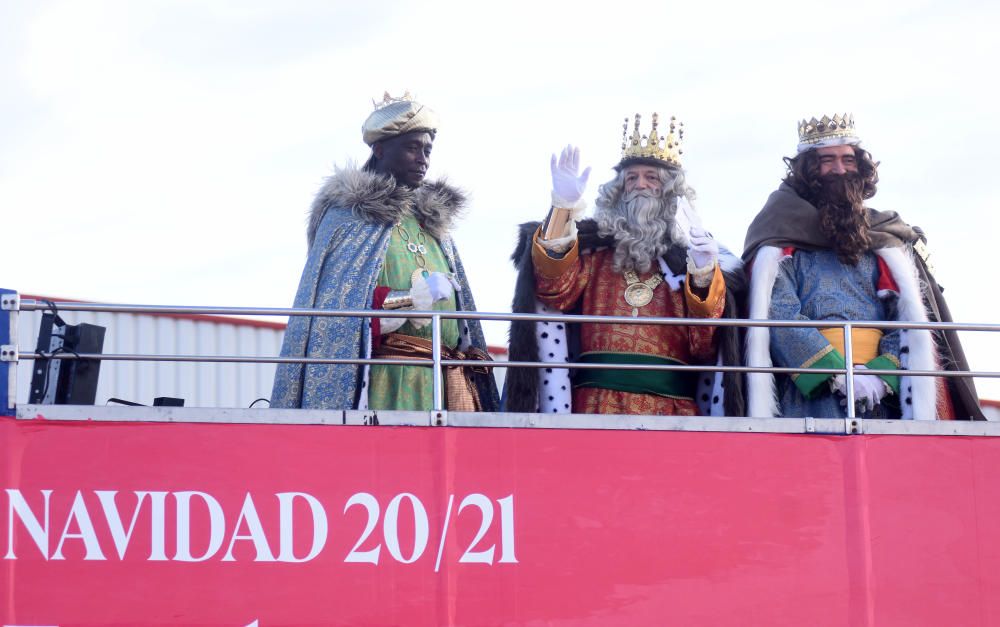Los Reyes llegan a Murcia en avioneta