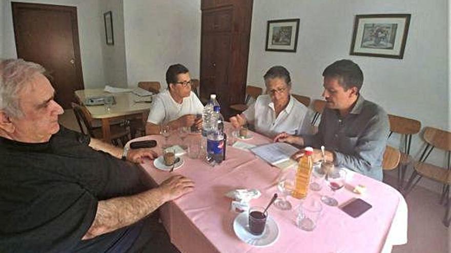 Reunió de l&#039;alcalde i el rector d&#039;Olesa amb dues alts càrrecs de l&#039;orde a Saragossa