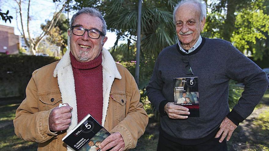 Mario Martínez Gomis y Emilio Soler con su libro sobre El hombre tranquilo 