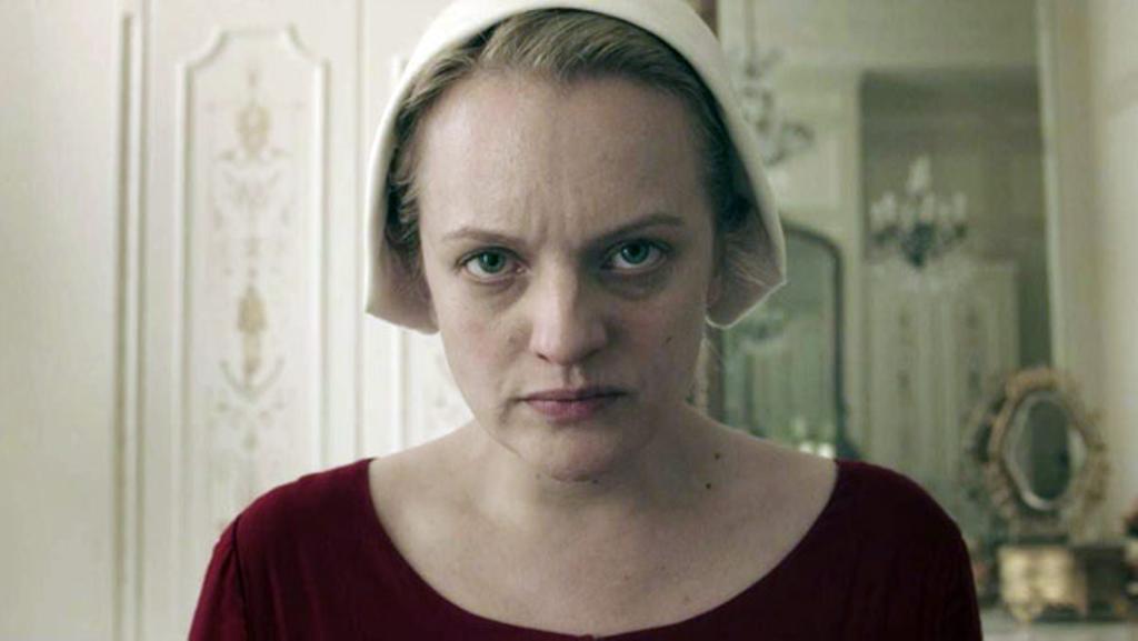 Elisabeth Moss es June en 'El cuento de la criada'. 