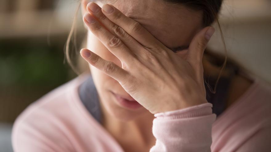 La triple cruz de las mujeres con migraña: dolor, incomprensión y un &quot;horrible estigma de género&quot;