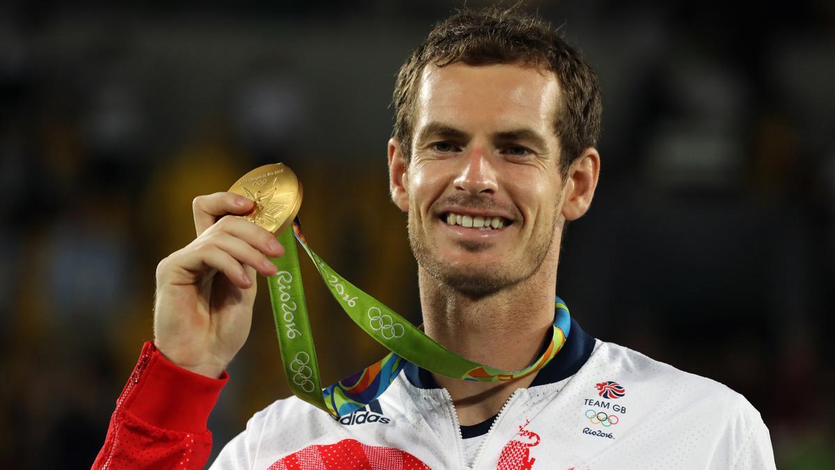 Archivo - Andy Murray luce el oro olímpico conquistado en los Juegos Olímpicos de Río 2016