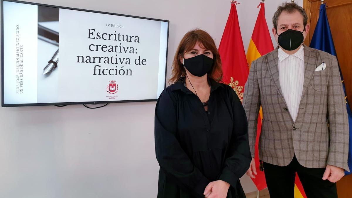 La concejala Rosa Vidal y el profesor universitario Martínez Egido