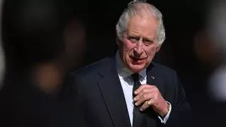 Carlos III pausará su tratamiento contra el cáncer
