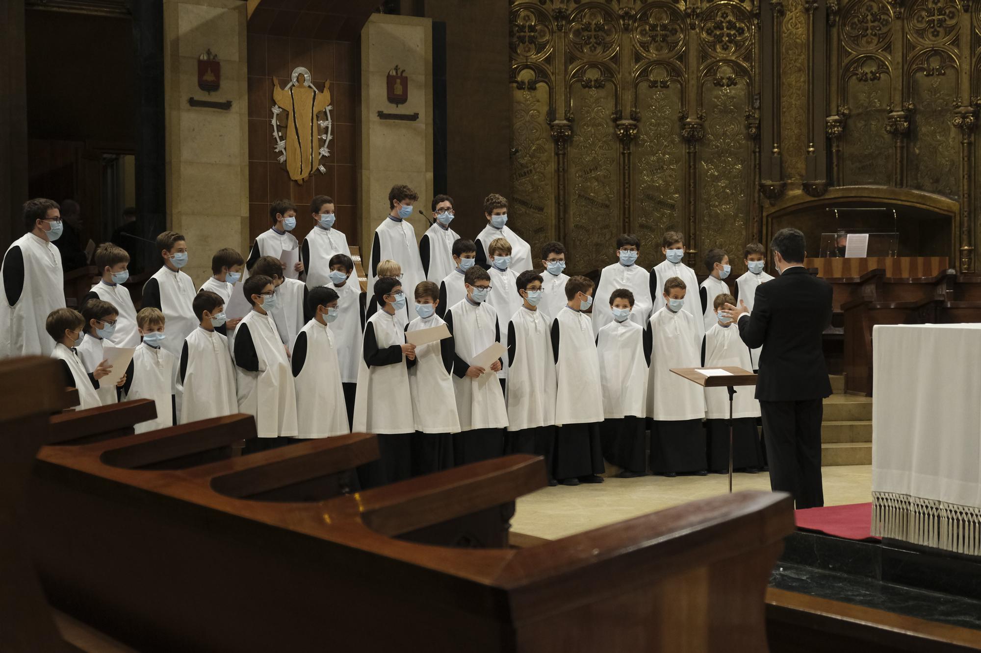 El nou abat de Montserrat s'estrena a la celebració de vespres