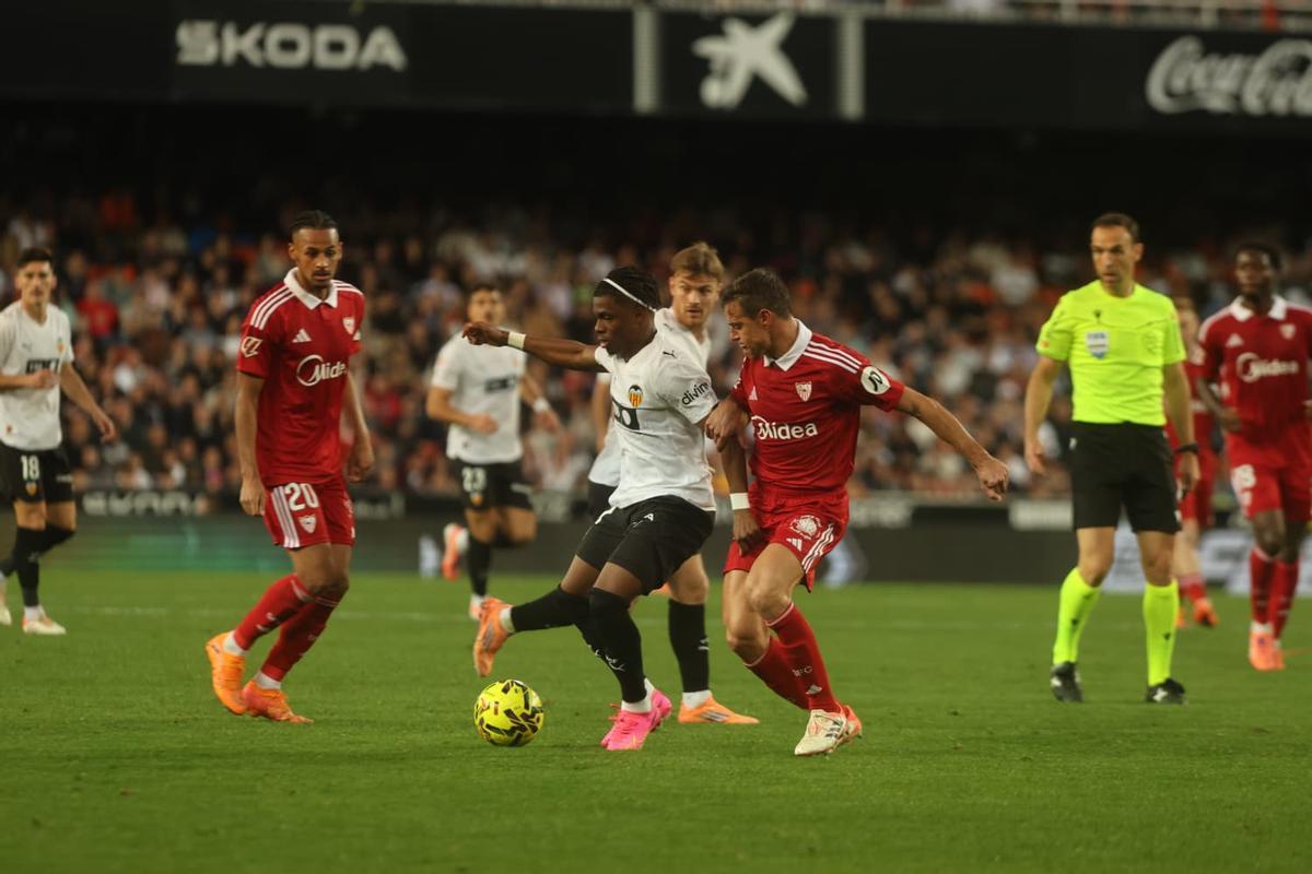 Un lance del Valencia-Sevilla de la primera vuelta