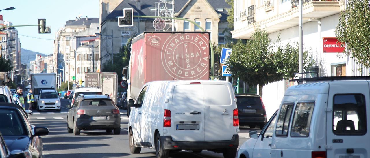 Tráfico en la Avenida Benito Vigo.