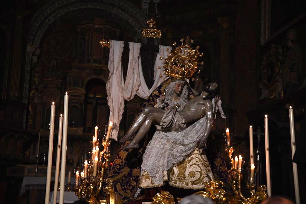 El vía crucis de las Angustias, en imágenes