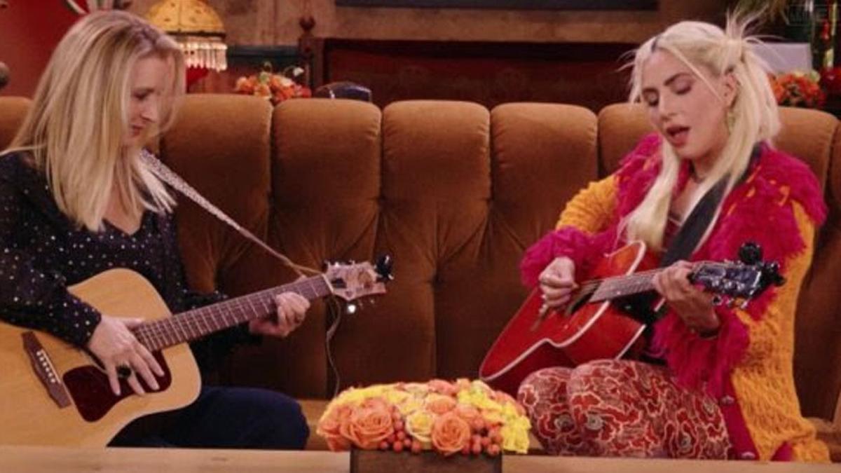 Lisa Kudrow y Lady Gaga en el reencuentro de 'Friends'