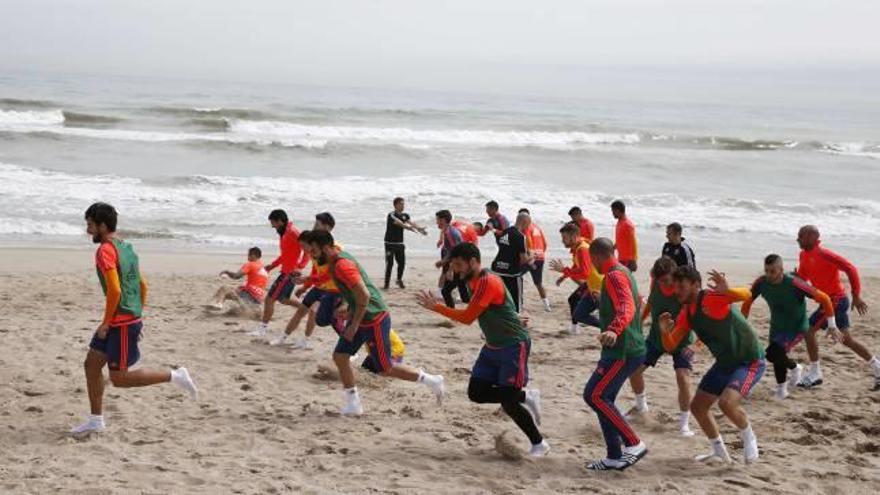 Ayestarán se los lleva a la playa para liberar estrés