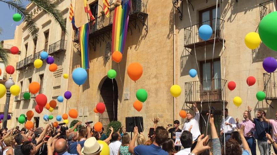 Elche reivindica el amor libre