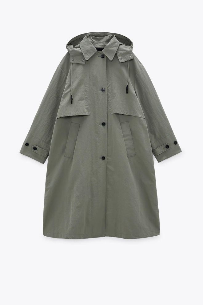 Gabardina oversize resiste al agua de Zara (59,95 €)