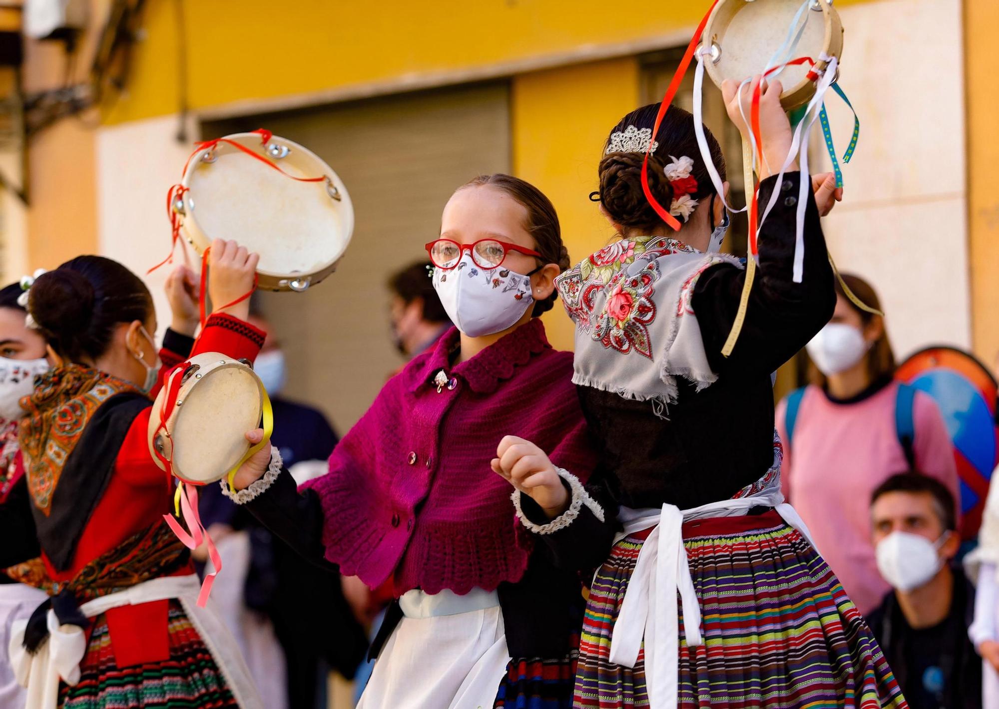 Alcoy da el pistoletazo de salida a su Trilogía del Nadal con el desfile de les Pastoretes