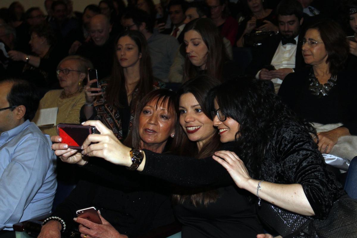 La noche en la que Valentino vistió Les Arts de alta costura con el estreno de 'La Traviata'