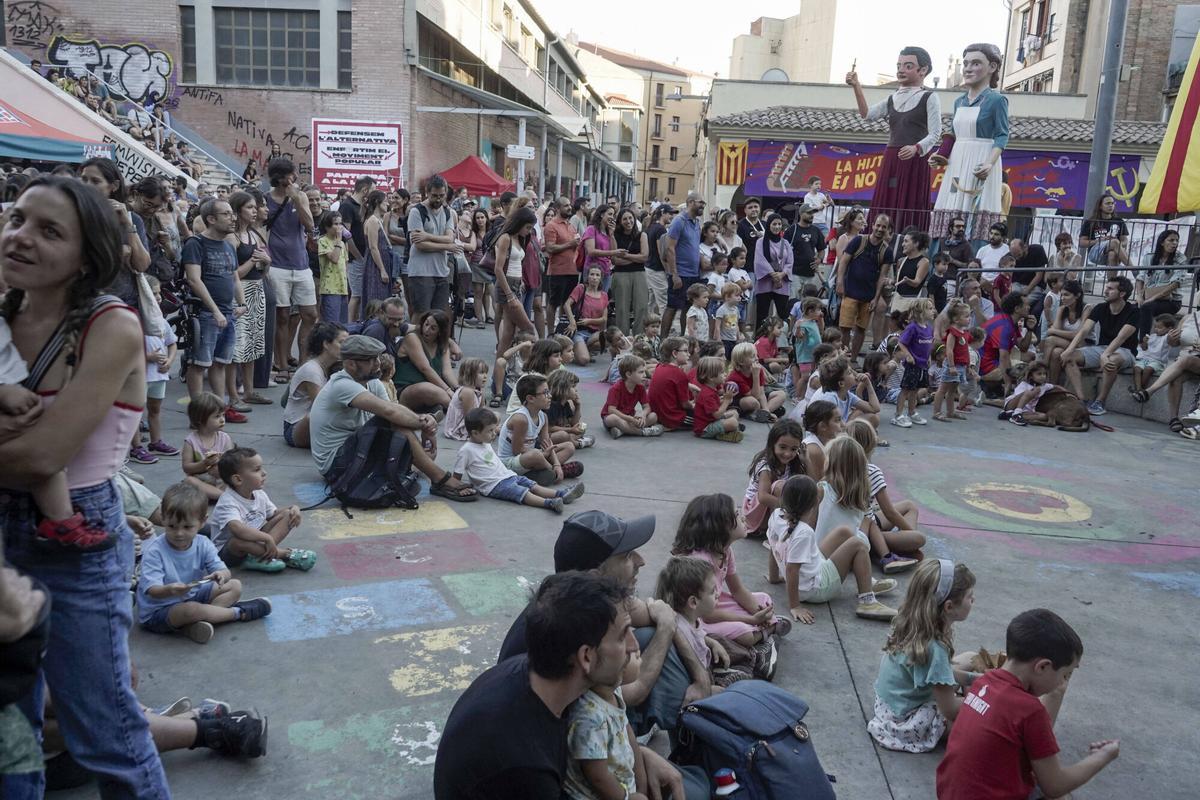 Festa Major Alternativa de Manresa a la plaça del Mercat de Puigmercadal Festa Major Alternativa de Manresa a la plaça del Mercat de Puigmercadal