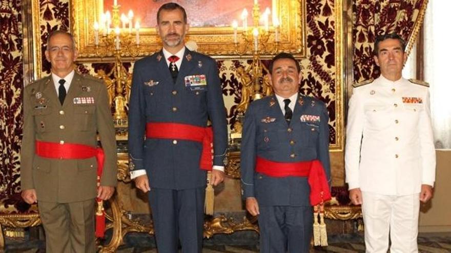 Manuel Mestre, segundo por la derecha, en una imagen de la Casa Real