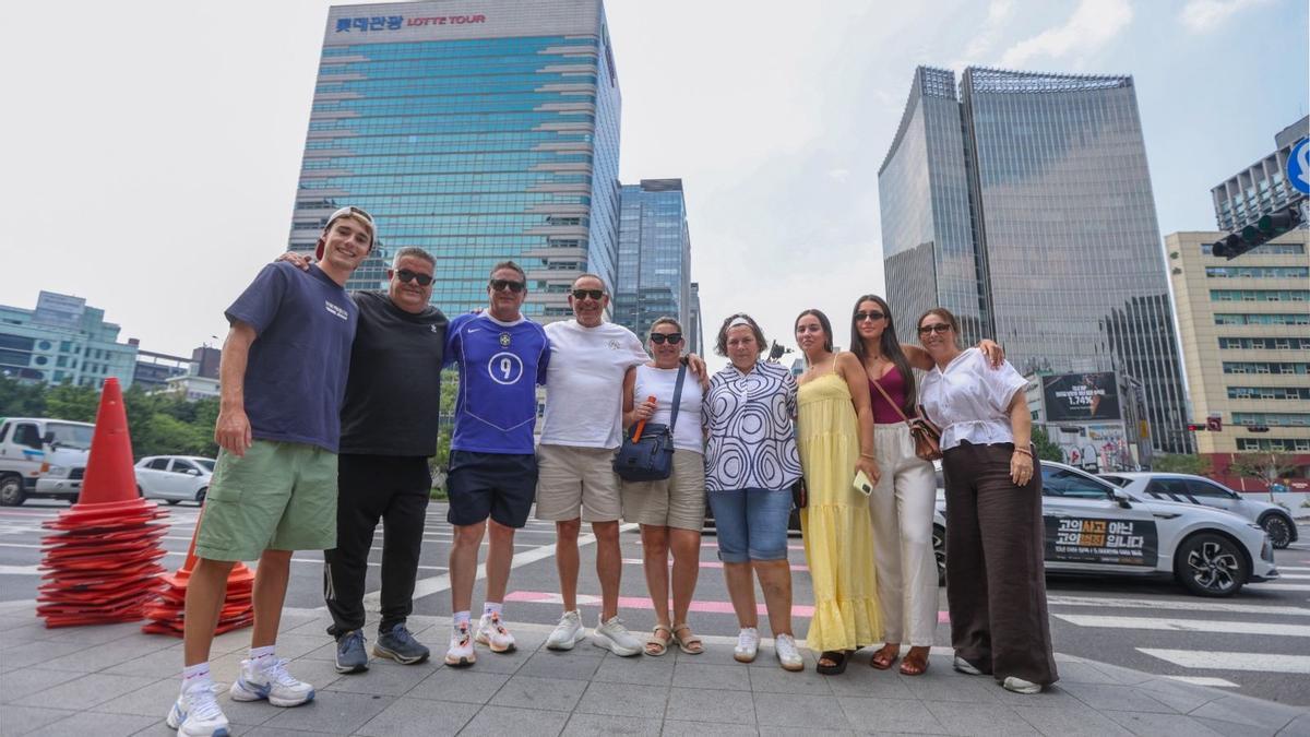 Los familiares de Fermín, Pedri y Gavi, en Seúl