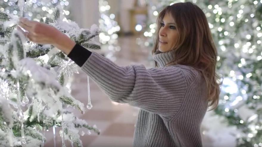 Melania Trump muestra su primera decoración navideña de la Casa Blanca