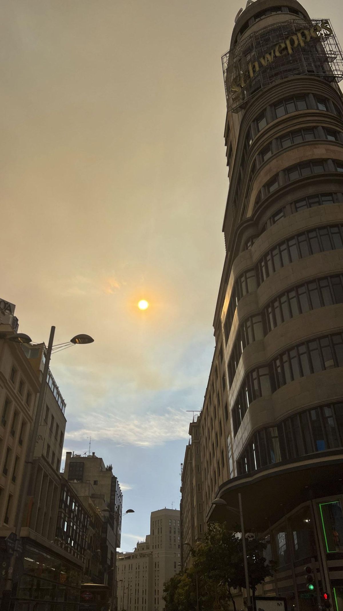 El incendio de Méntrida ( Toledo ) visto desde Madrid.