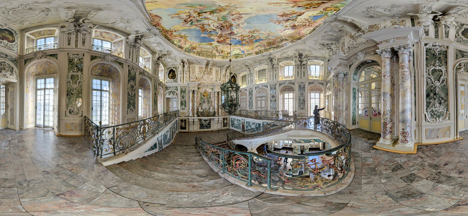 Sus castillos son Barroco y Rococó en estado puro, y están declarados Patrimonio de la Humanidad.