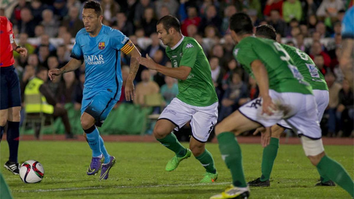 Adriano, del FC Barcelona, durante el partido de ida contra el Villanovense  