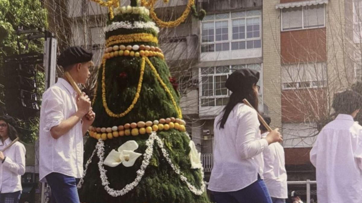 Danza dos Maios e canto de coplas en Redondela. | Hércules de E.