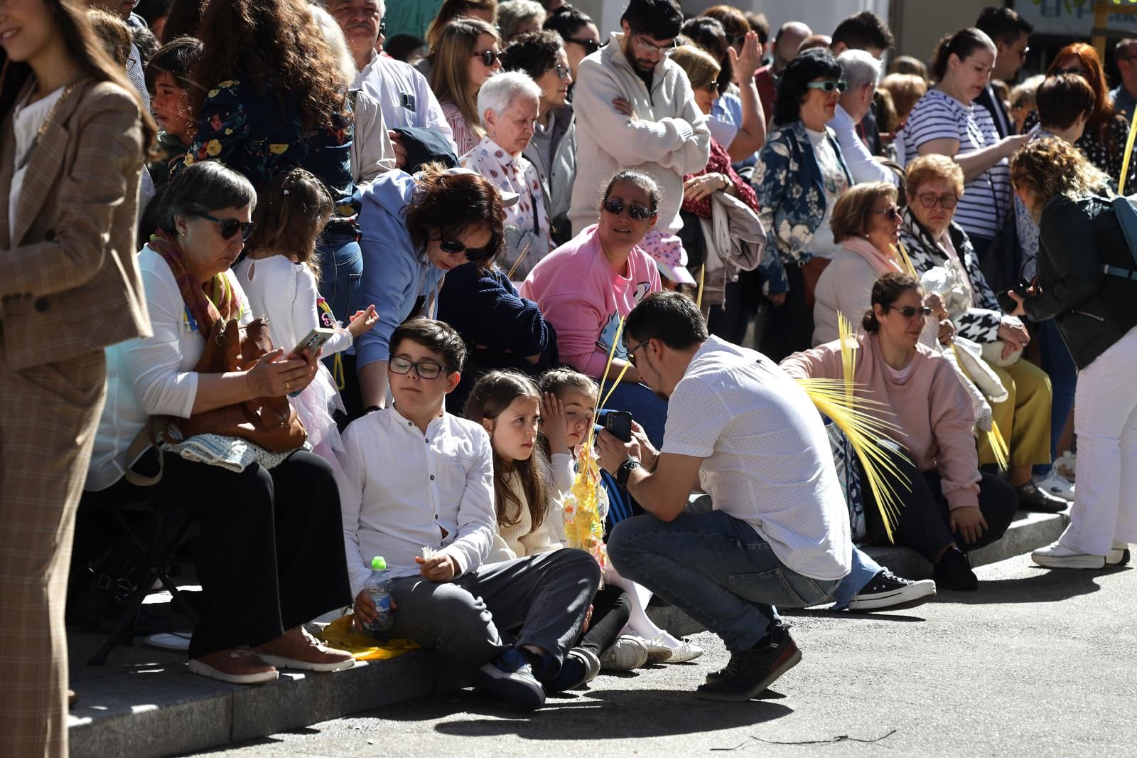 En imágenes | Emoción y mucho público en la procesión de las palmas de Zaragoza