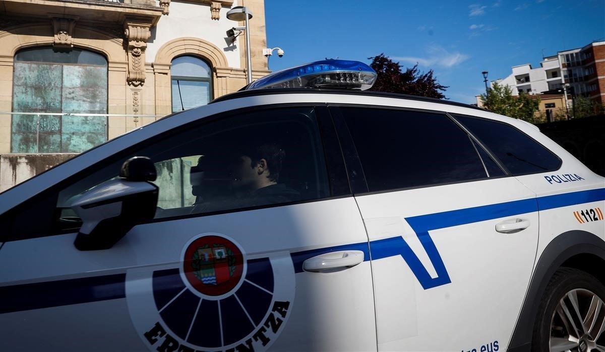 zentauroepp47947518 grafcav3929 san sebasti n gipuzkoa 29 04 2019 un coche200101140416 zentauroepp47947518 grafcav3929 san sebasti n gipuzkoa 29 04 2019 un coche200101140416
