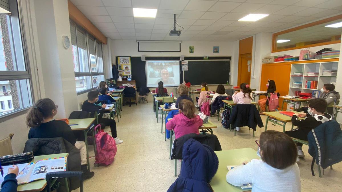 El alumnado de Pintor Laxeiro durante su participación en Ciencia en Femenino.