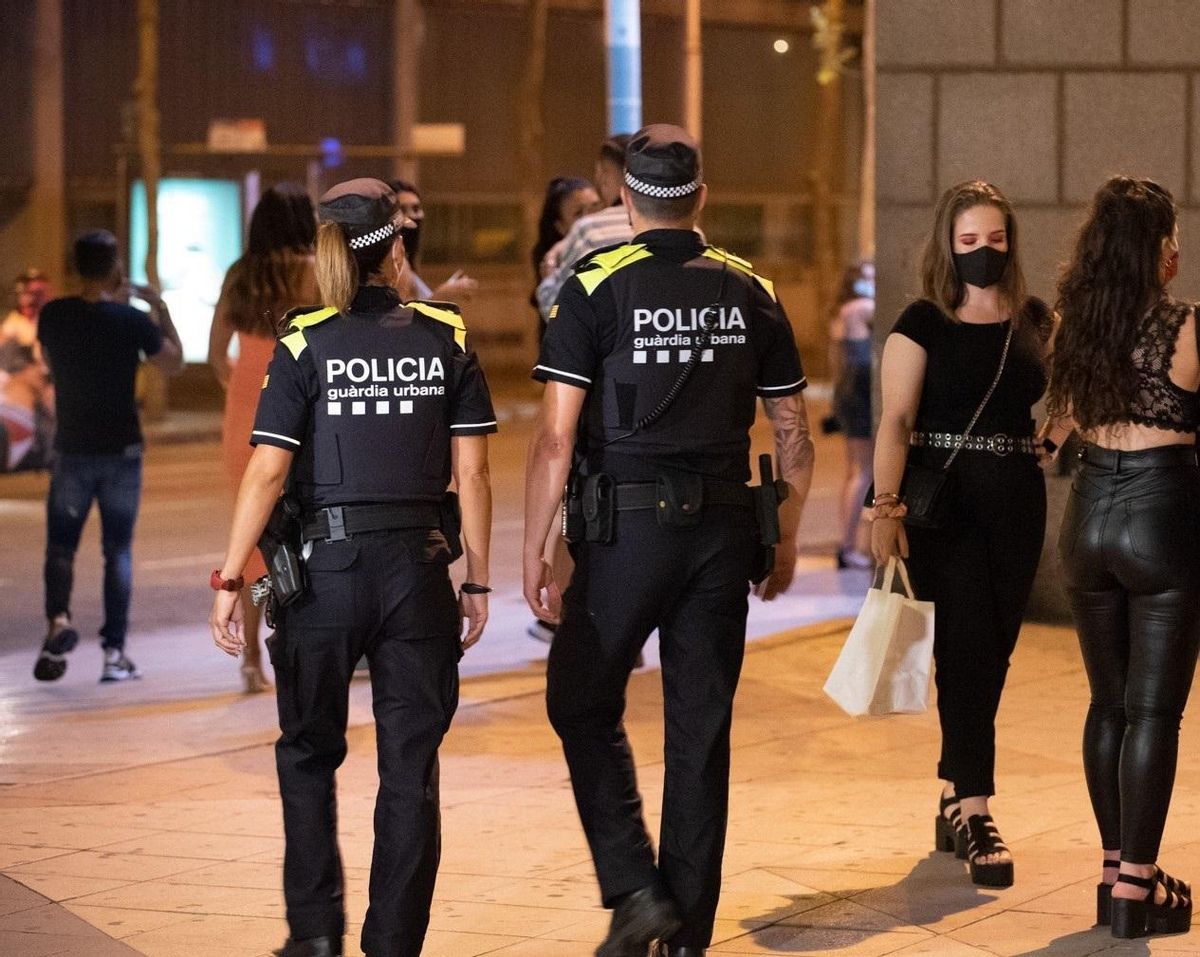 Barcelona estableix quotes femenines per accedir a la Guàrdia Urbana i Bombers Barcelona estableix quotes femenines per accedir a la Guàrdia Urbana i Bombers