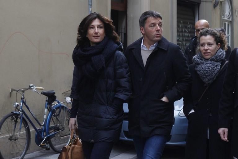 El ex primer ministro y líder del PD, Matteo Renzi, acude a votar en Florencia.