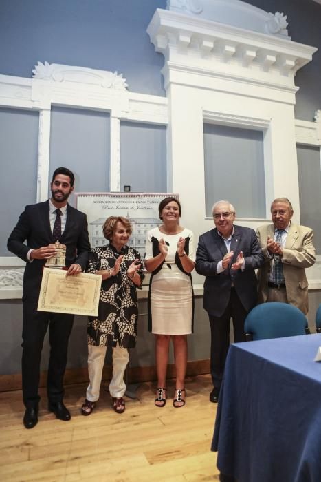 Entrega de los premios "Antiguo Alumno Distinguido" y "Campanil" 2016