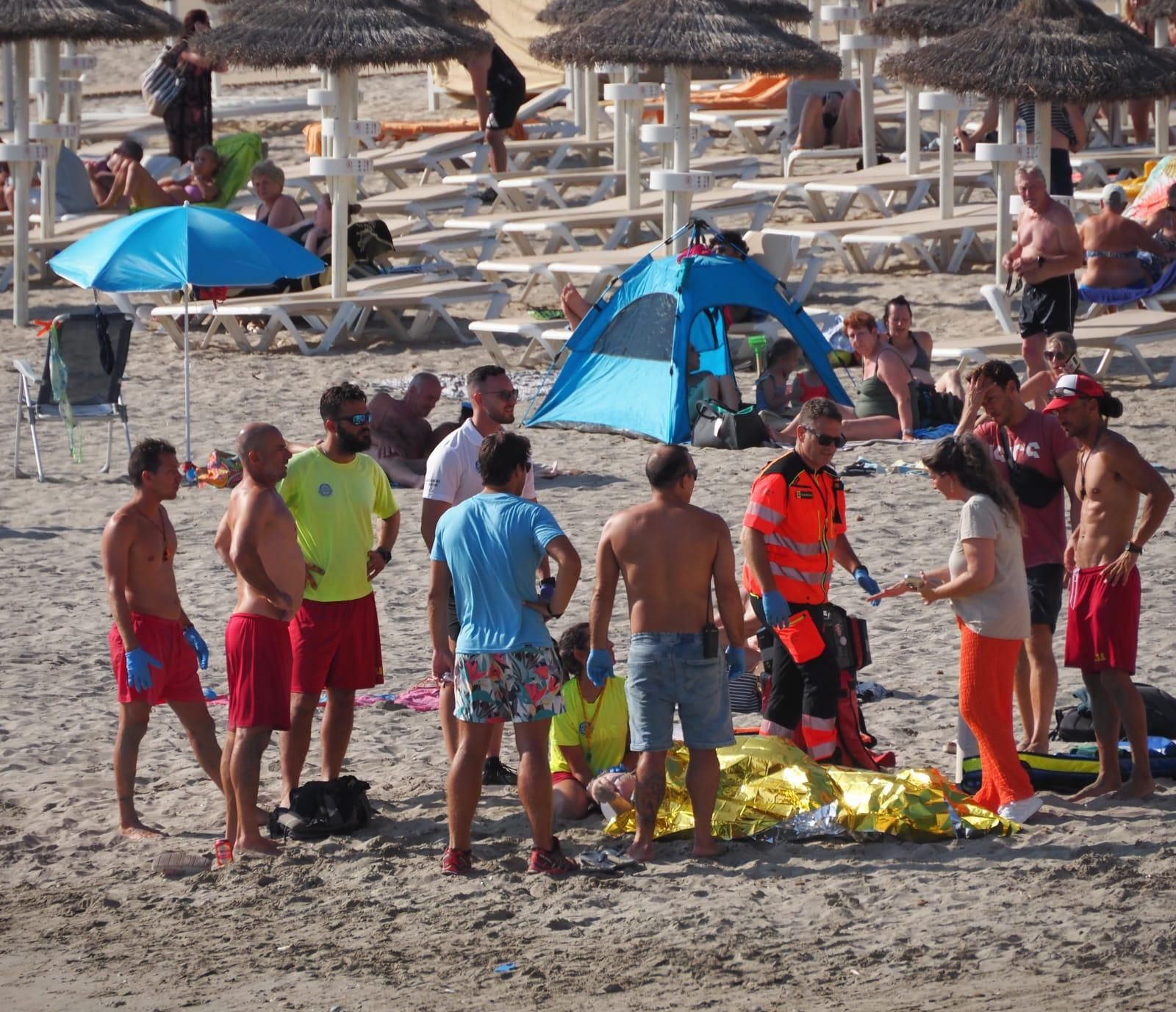 Socorristas reaniman a un bañista de 86 años en Peguera