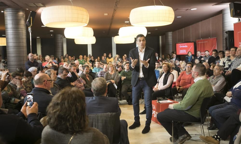 Asamblea con Pedro Sánchez en Oviedo