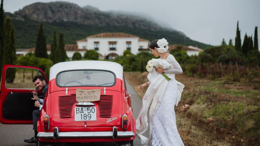 Fotogalería | Teresa Furquet optó en su boda por un diseño de alta costura de Lorenzo Caprile