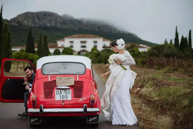 Fotogalería | Teresa Furquet optó en su boda por un diseño de alta costura de Lorenzo Caprile