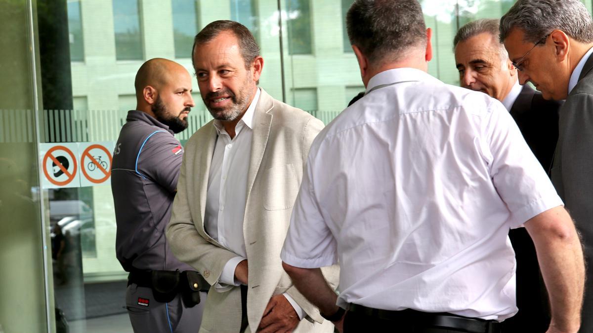 Sandro Rosell entra en los juzgados de Barcelona, este lunes.