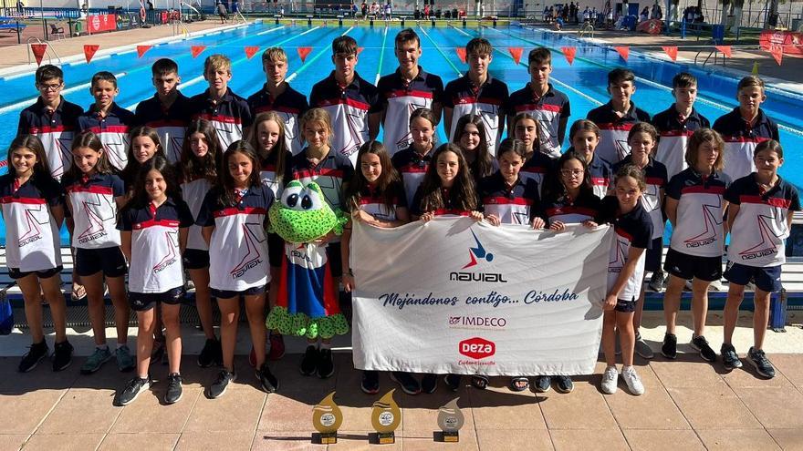 Nadadores del Navial participantes en el Campeonato de Andalucía alevín de natación.