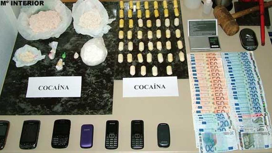 La cocaína incautada por los agentes.