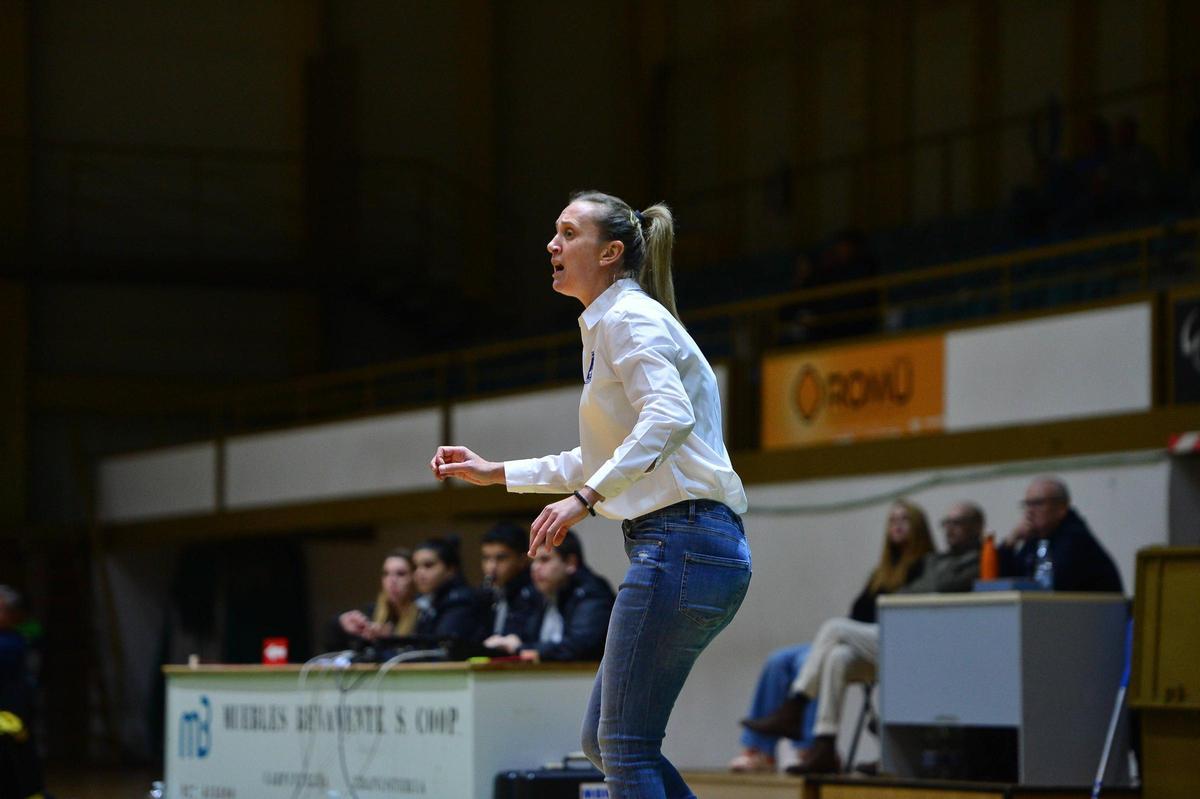Adrijana Knezevic, entrenadora del Miralvalle.