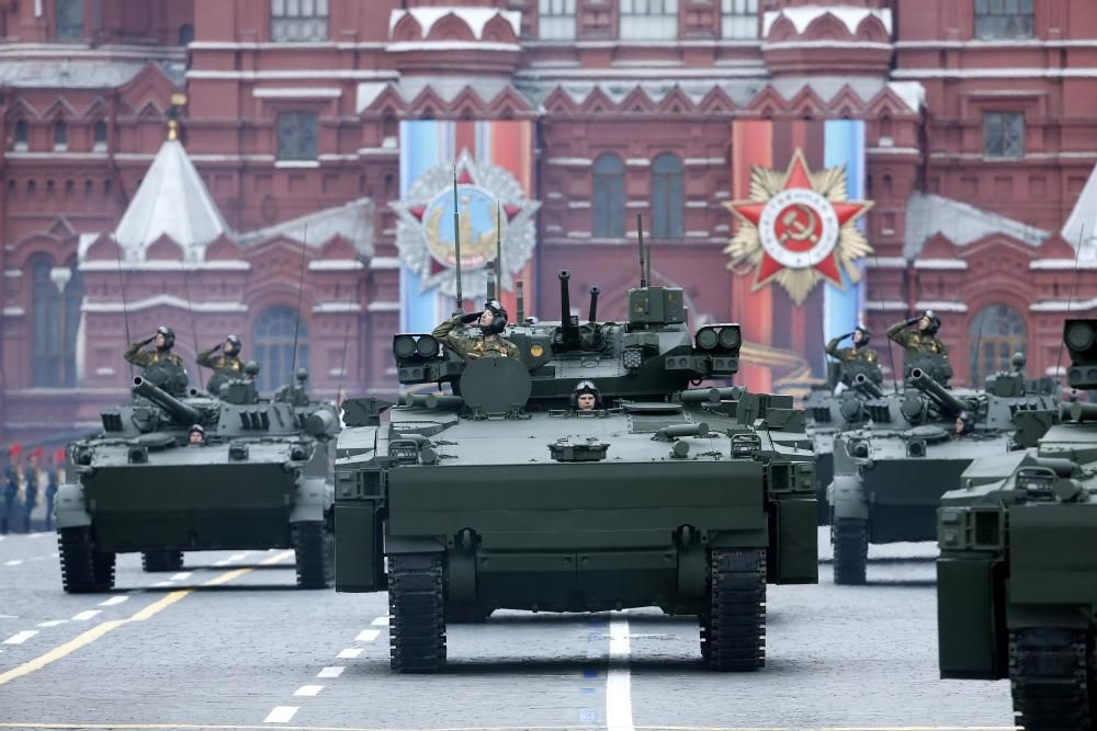 Desfile militar en Moscú por el 72 Día de la Victoria.