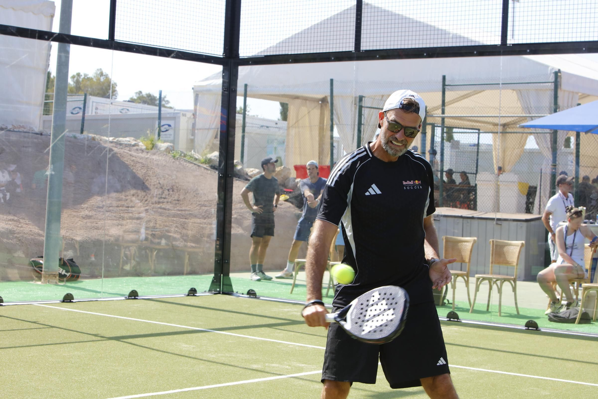 Johannes B. Kerner, Jürgen Klopp und Jens Lehmann duellieren sich auf dem Padel-Platz in Santa Ponça