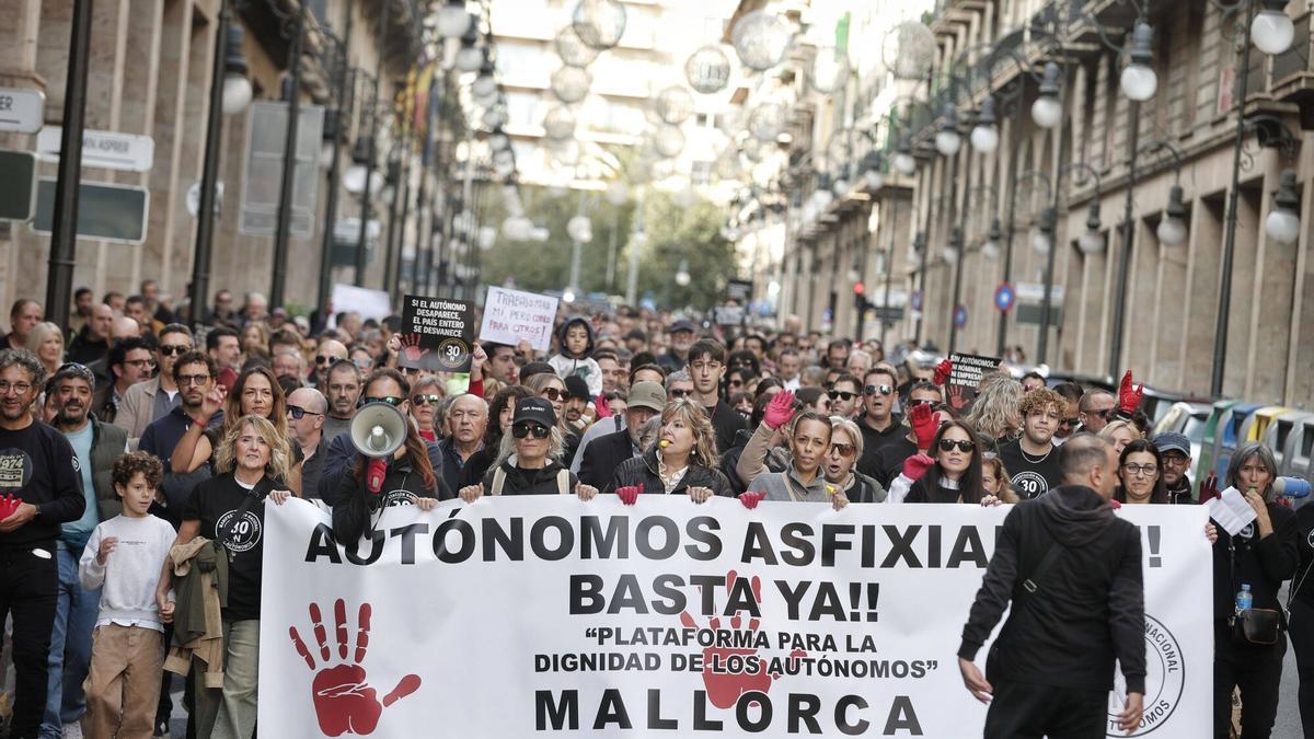 Así ha sido la multitudinaria manifestación de los autónomos en Palma del 30N.