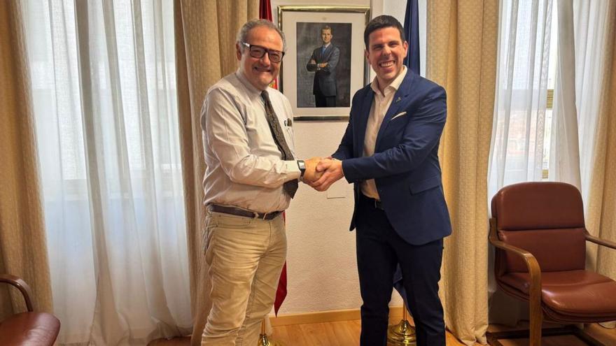 Joan Ramón Villalbí y Luis Arosa en el acto de ayer.
