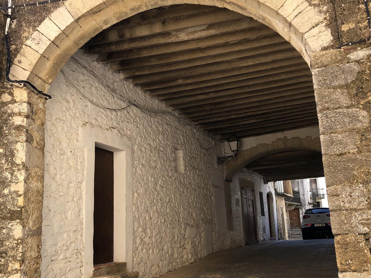 Porches junto a la Plaça Vella.